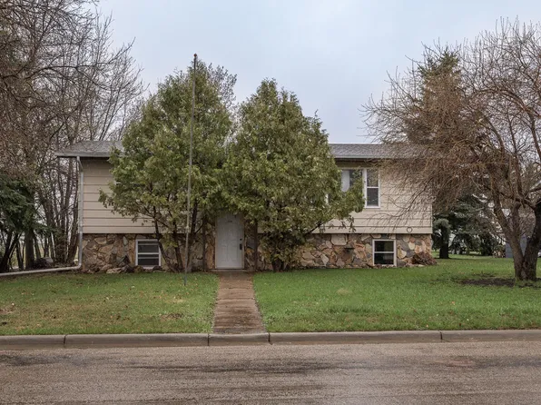 214 8th St N, New Salem, ND 58563