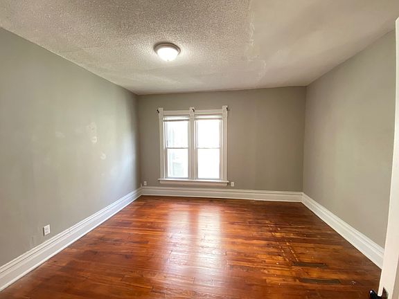 5th image of 686 Neil Ave #686