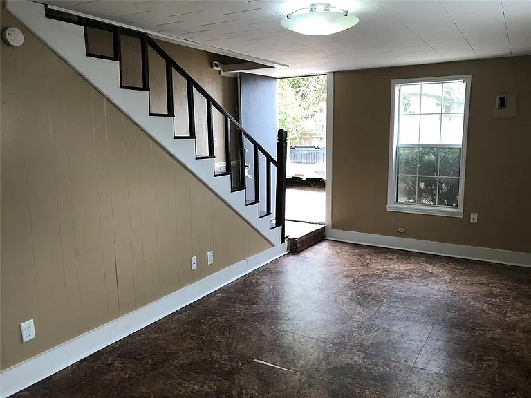 208 Avenue A St — Photo 16