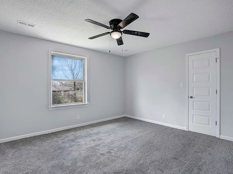 1108 Pembroke Oak Grove Rd #18 — Photo 15