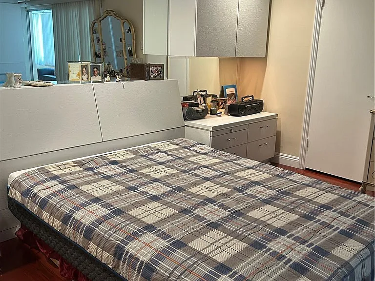 5315 Yarmouth Ave #216 — Photo 10