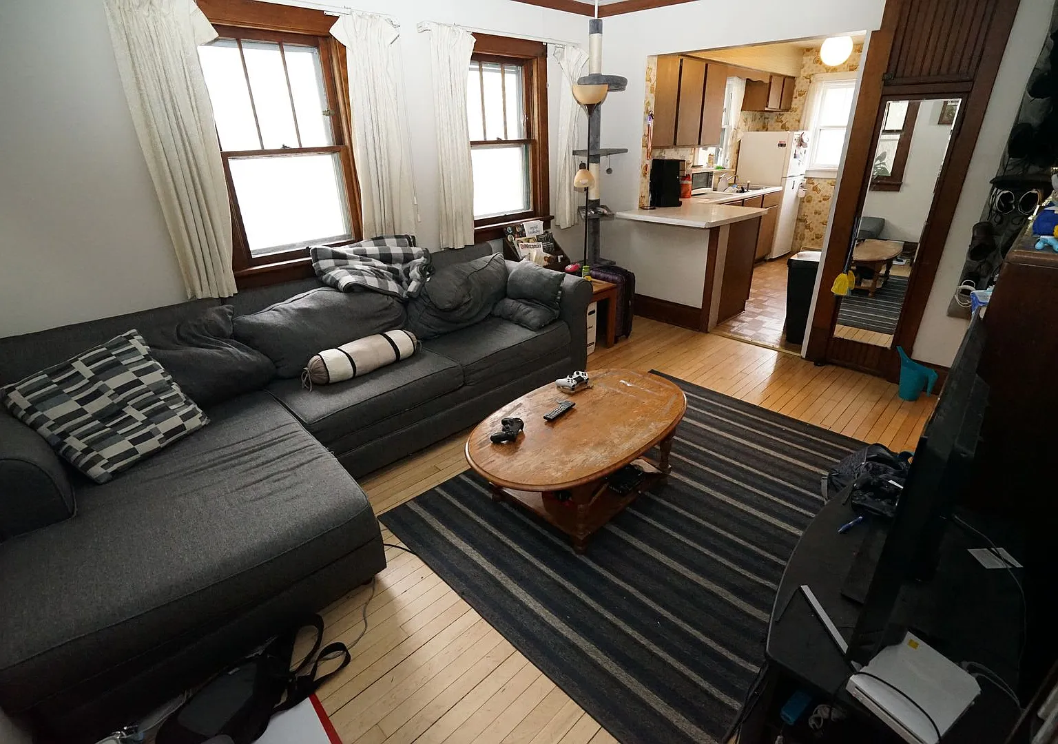 2 bed, 1.0 bath, 772 sqft, $1,855 — Photo 2