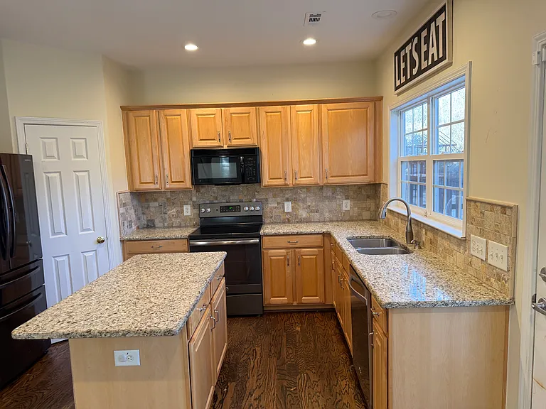 9530 Oswald Ln — Photo 12