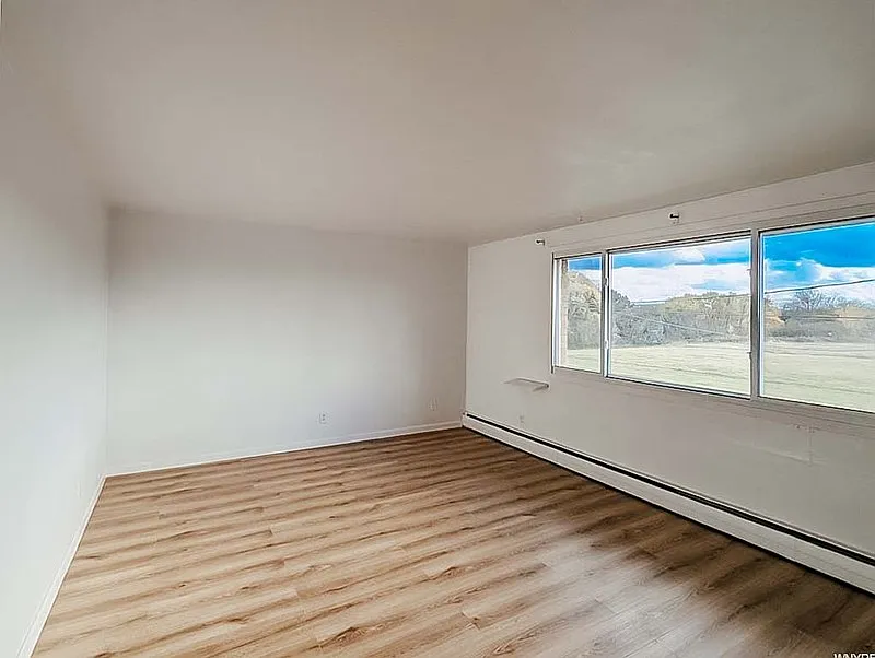 2 bed, 1.0 bath, 800 sqft, $1,050 — Photo 3
