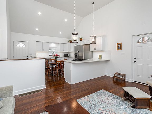 5th image of 1112 Coronado Ave