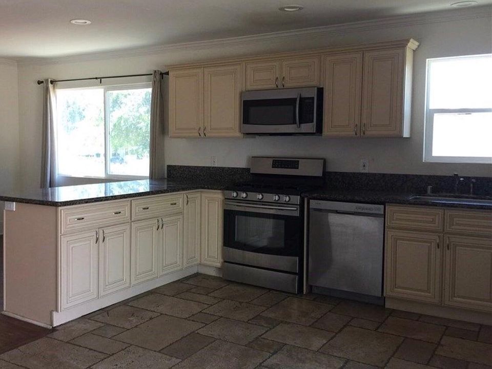 2nd image of 4361 Plumosa Dr