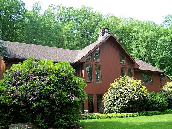 2nd image of 26 Woods Path Ln