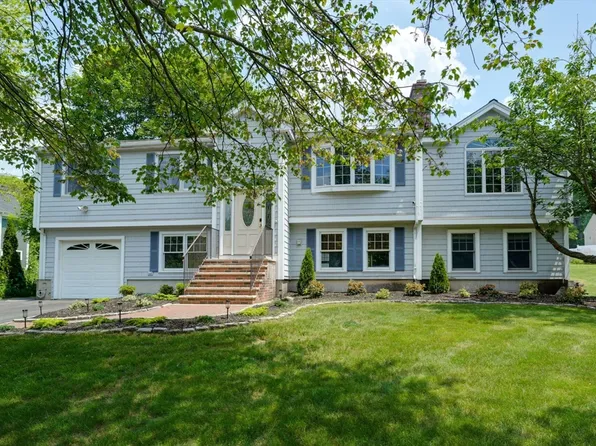 4 Mark St, Burlington, MA 01803