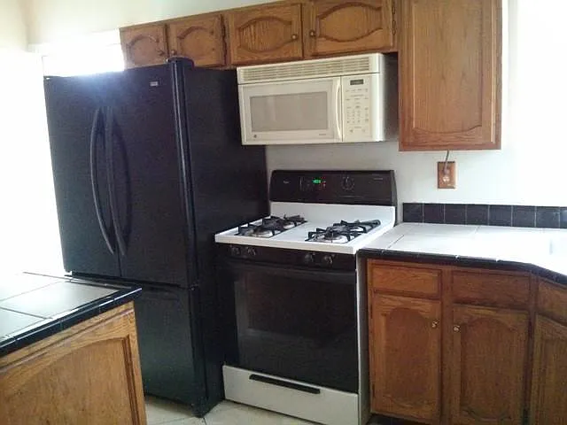 1002 S Ash Ave — Photo 4