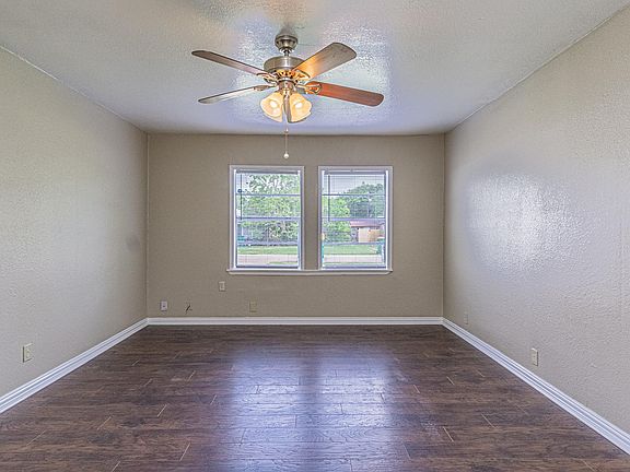 3rd image of 615 Bluebonnet Dr