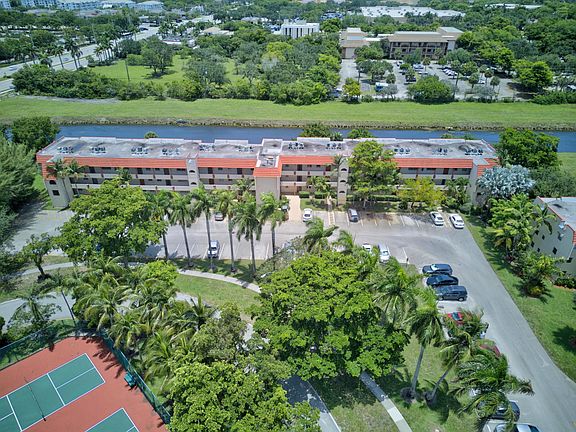 2nd image of 8101 N Sunrise Lakes Drive N #112