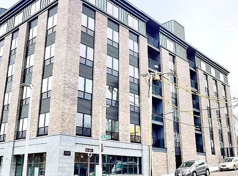 W 5th St