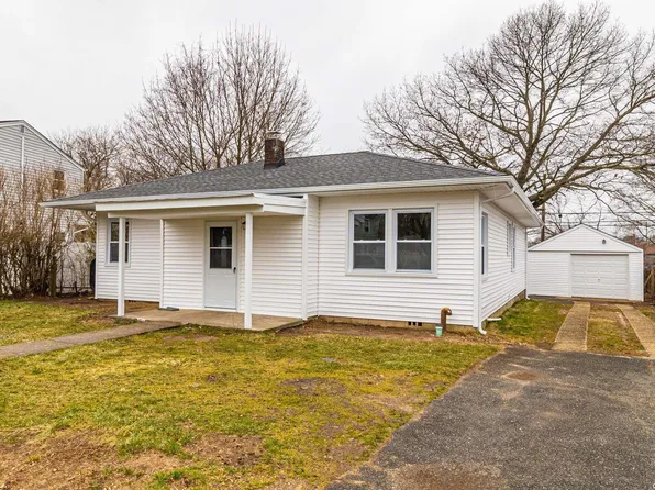 4 Chevy Chase, Amityville, NY 11701