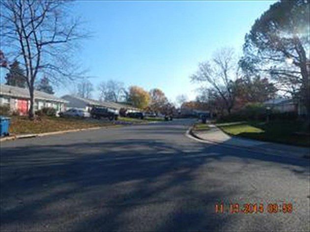 2nd image of 607 E Poplar Rd