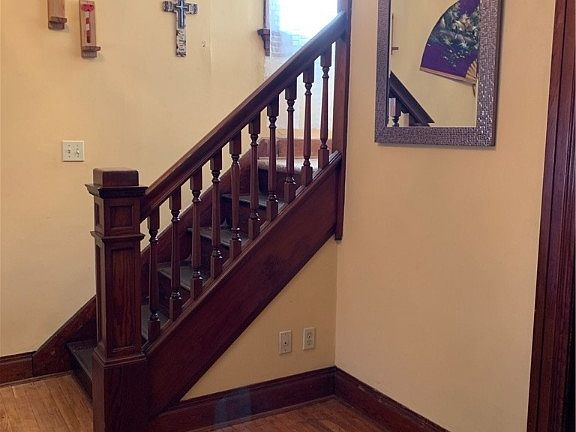 4th image of 23 E Parkwood Ave