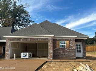 436 Flower Garden Dr, Southaven, MS 38671