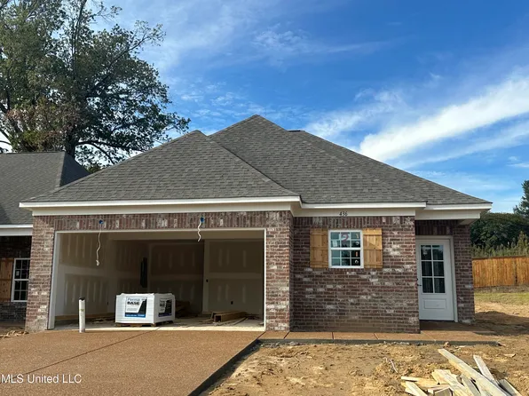 436 Flower Garden Dr, Southaven, MS 38671