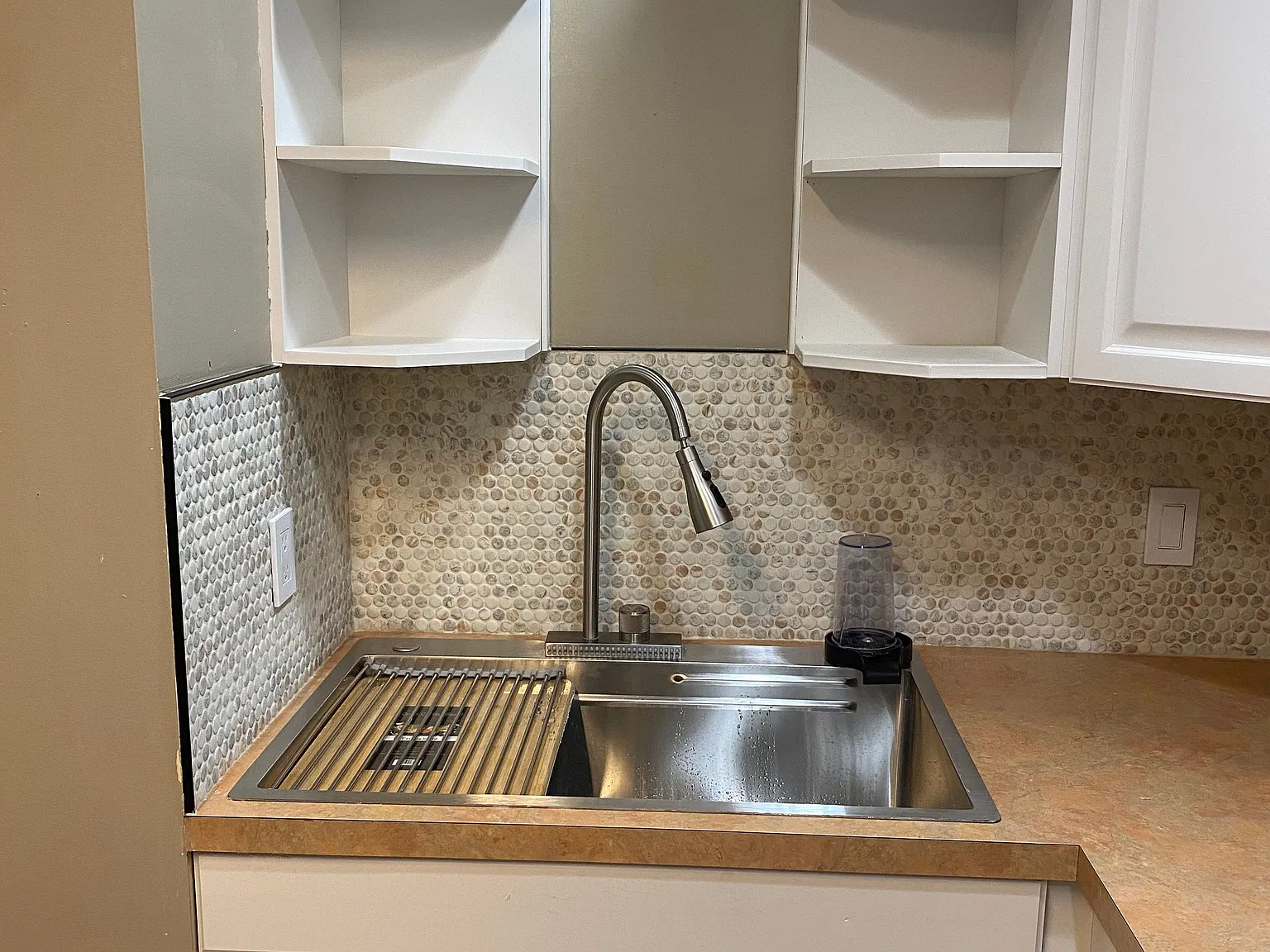 1 bed, 1.0 bath, 1020 sqft, $2,000 — Photo 2