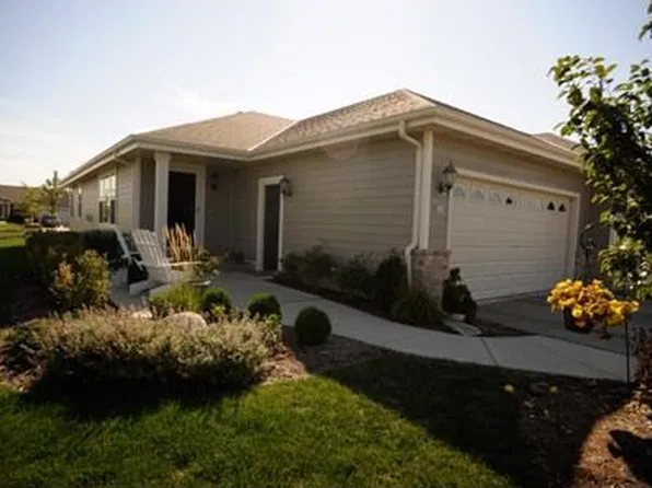 208 Wildflower Cir, Port Washington, WI 53074