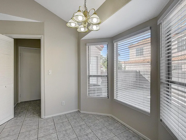 272 Spring Hills Ln — Photo 8