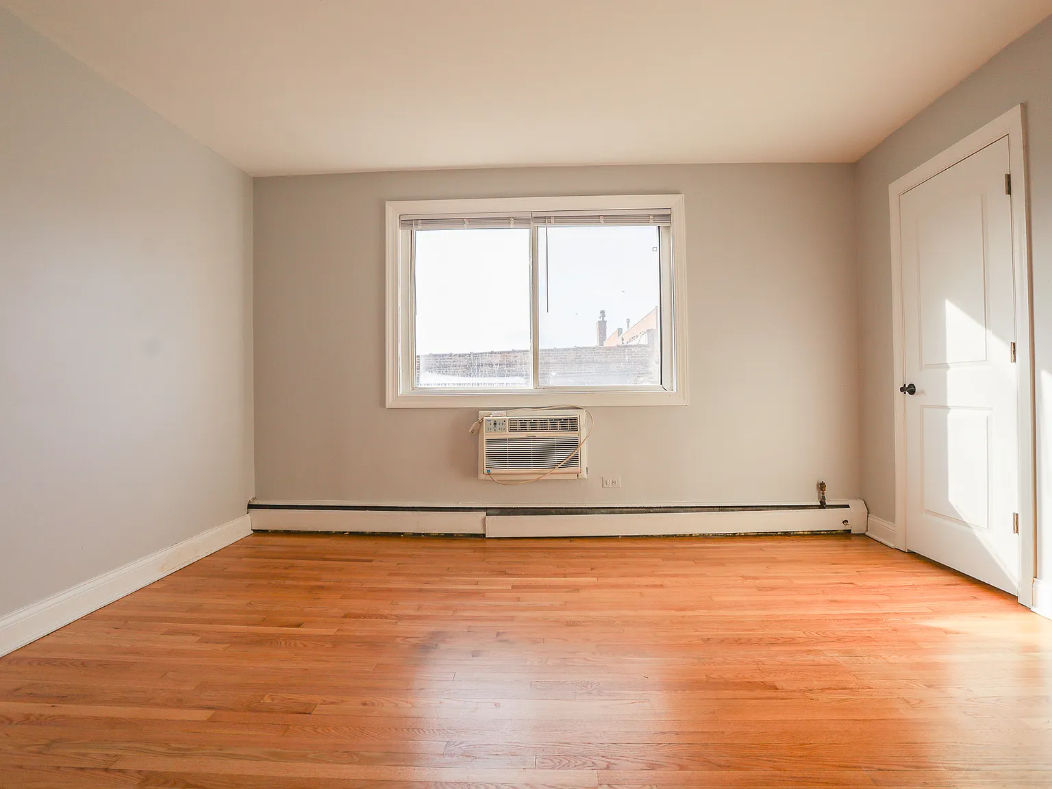 1 bed, 700 sqft, $1,375 — Photo 4