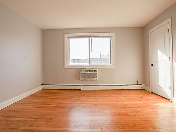 4th image of 6112 N Kenmore Ave #404