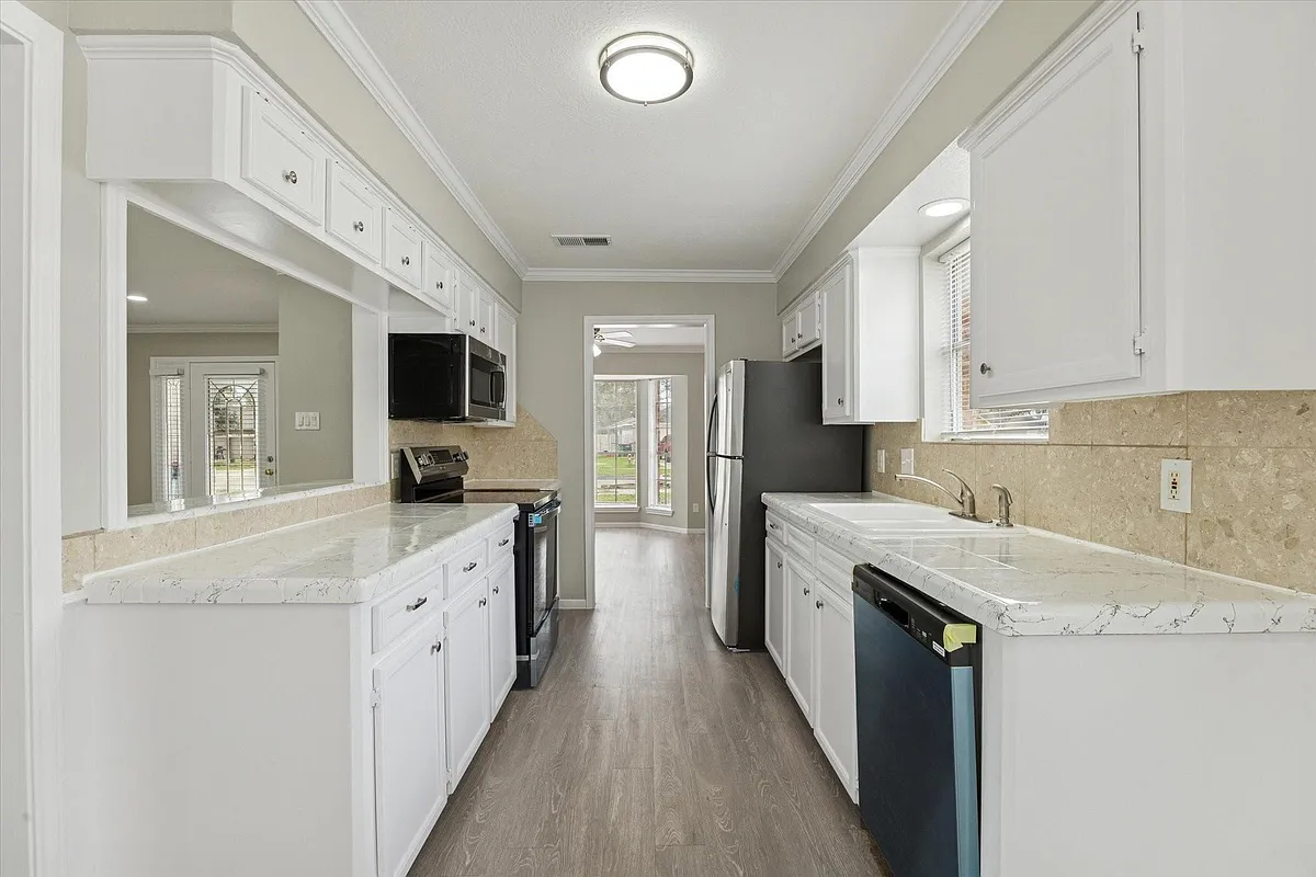 Building Photo - 23834 English Oak Dr