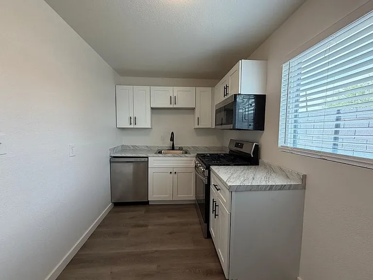 1027 E Dunlap Ave #4 — Photo 6