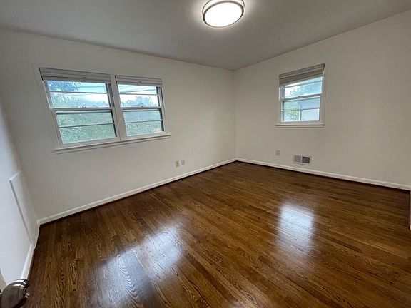 5th image of 1717 Great Falls St