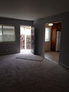 4th image of 919 Rose Ave