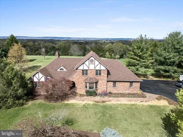 185 Goshen Ln, Martinsburg, WV 25404