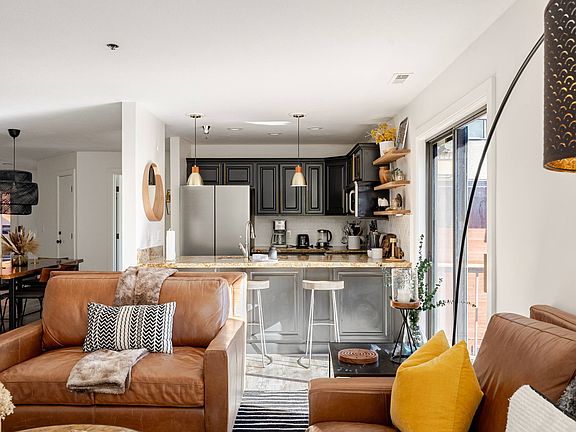5th image of 1375 Woodside Ave #204