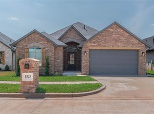 1223 Colonial Ave, Tuttle, OK 73089