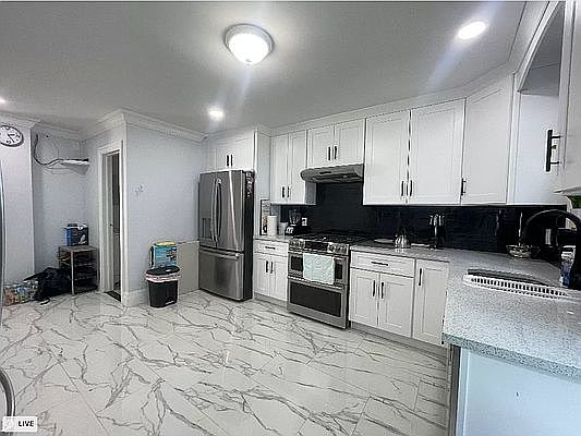 2nd image of 264 Gordon St #2