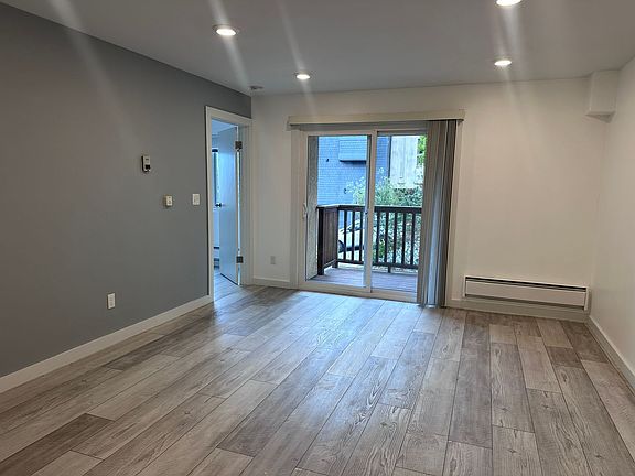 5th image of 550 27th St APT 207