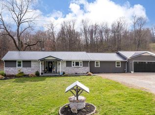 5075 Foxfire Dr, Zanesville, OH 43701