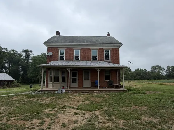 392 Studebaker Ln, New Oxford, PA 17350