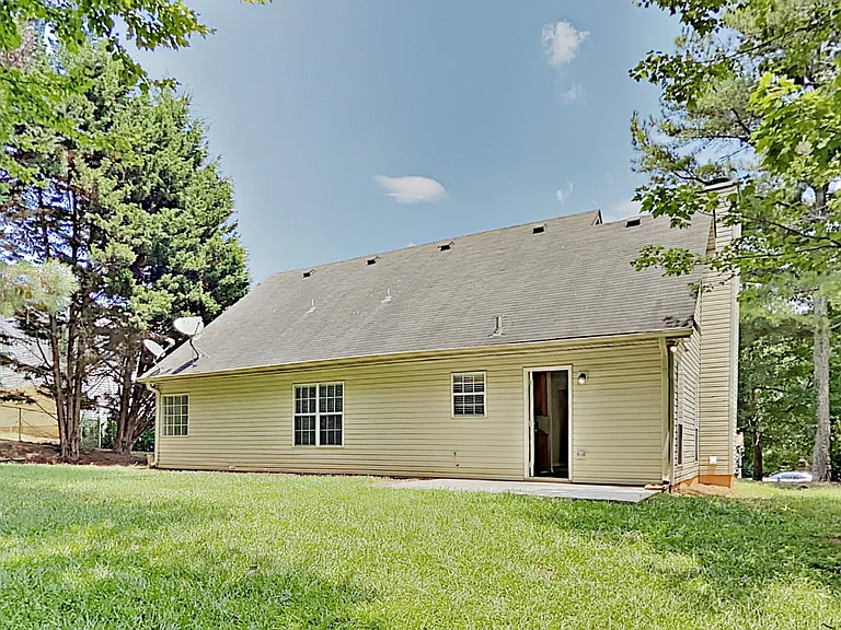 3916 Wakefield Dr — Photo 16