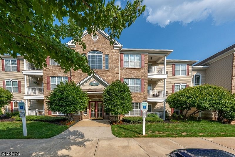 1st image of 319 Sophee Ln