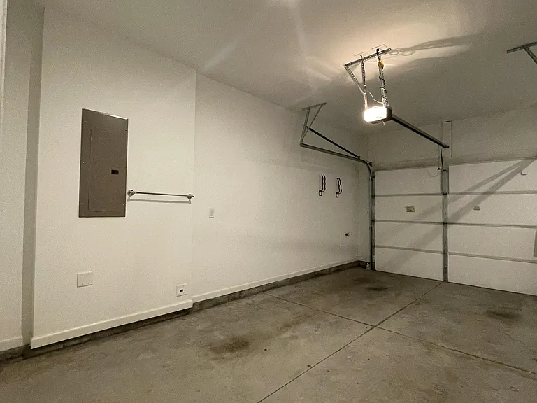 439 Parkway Dr NE — Photo 19