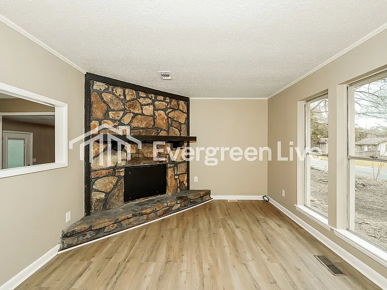 5021 Oak Leaf Cir — Photo 4