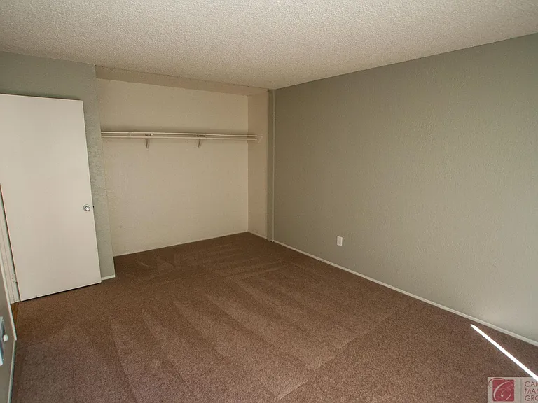 Lexington Gardens — Photo 9