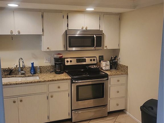 4th image of 4520 SE 6th Pl APT 2A