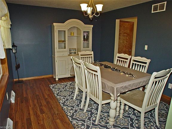 4th image of 100 Walnut Dr