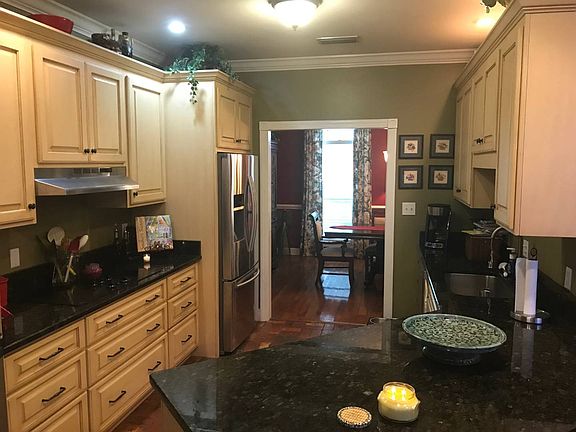 3rd image of 511 Dogwood Ln
