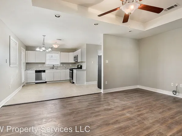 210 W Celestine St, Chalmette, LA 70043
