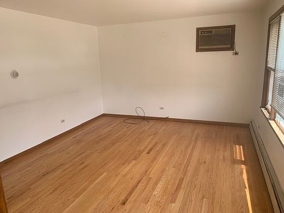 4th image of 5604 W Eastwood Ave #1