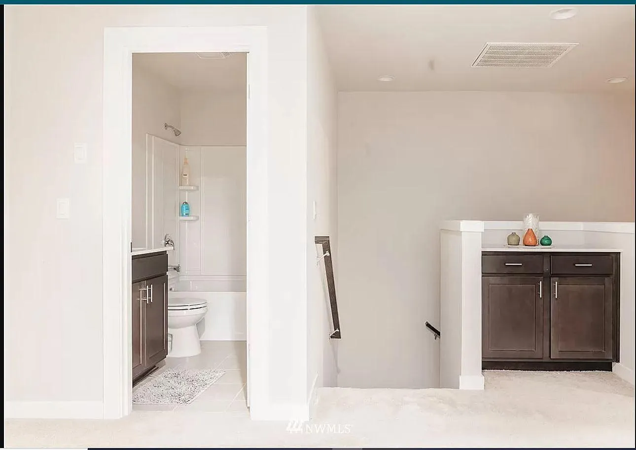 3 bed, 2.5 bath, 1816 sqft, $3,150 — Photo 3