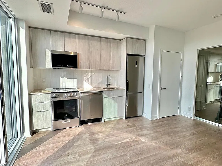 1660 Bloor St W #908 — Photo 6