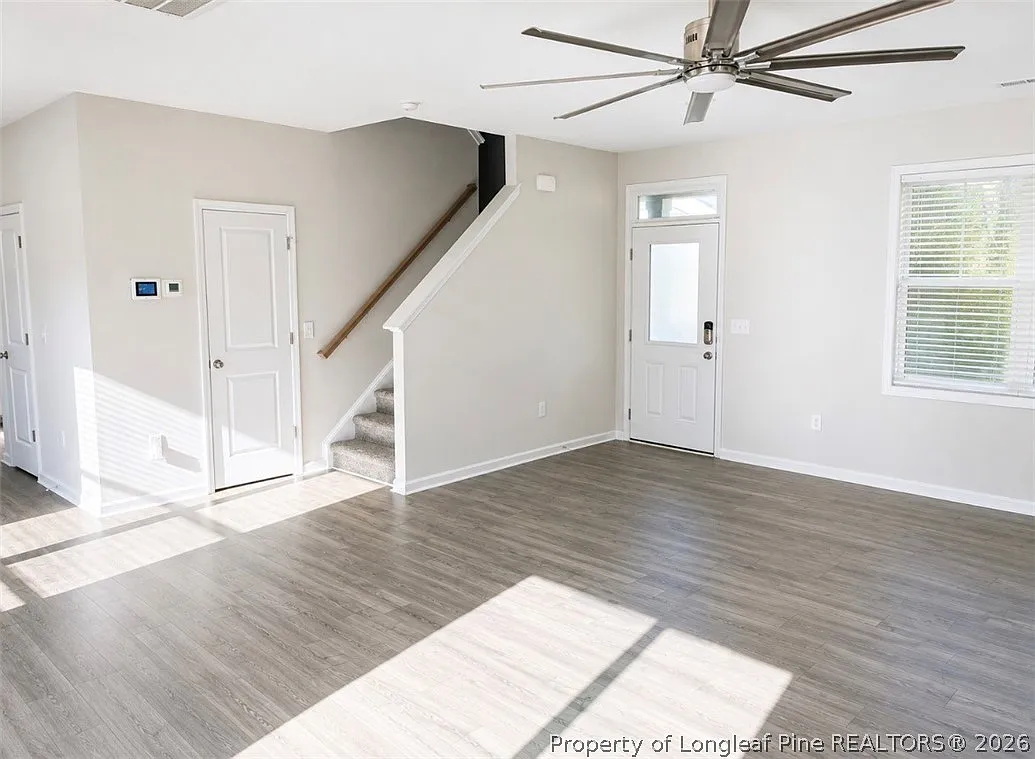 3 bed, 2.5 bath, 1600 sqft, $2,200 — Photo 4